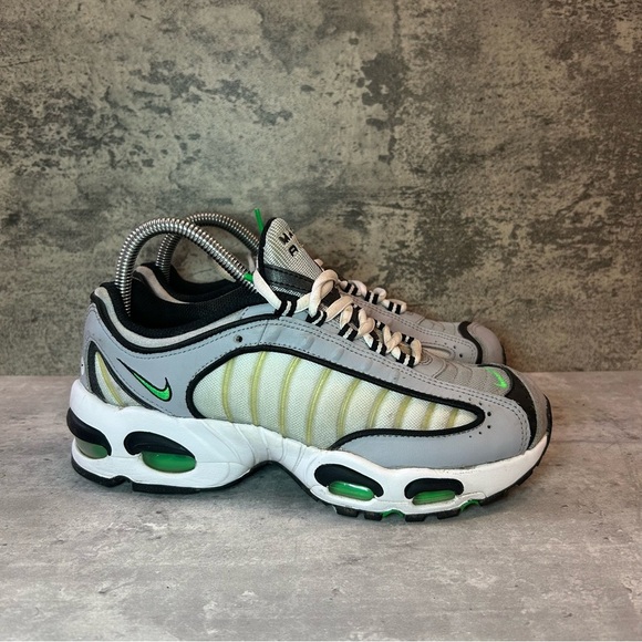 Nike Air Max Tailwind 4 'Wolf Grey Green' Sneakers Womens sz 7.5 - grey/green - Picture 1 of 6